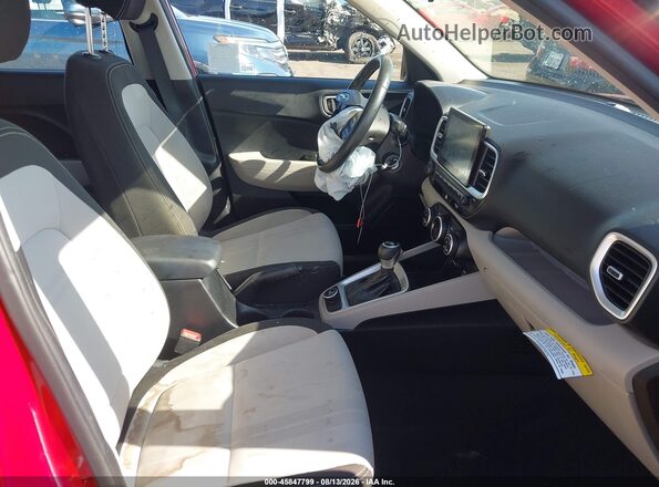 KMHRC8A39MU120301 2021 HYUNDAI VENUE Красный Вид салона спереди