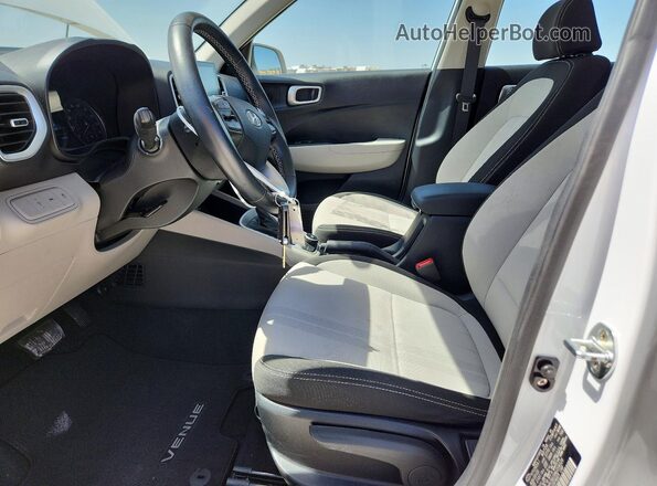 KMHRC8A39NU206029 2022 HYUNDAI VENUE White Widok wnętrza z przodu
