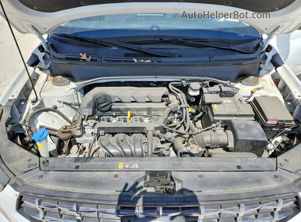 KMHRC8A39NU206029 2022 HYUNDAI VENUE White Widok wnętrza z tyłu
