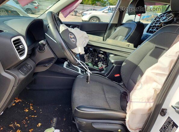 KMHRC8A39PU233945 2023 HYUNDAI VENUE White Vista interior delantera