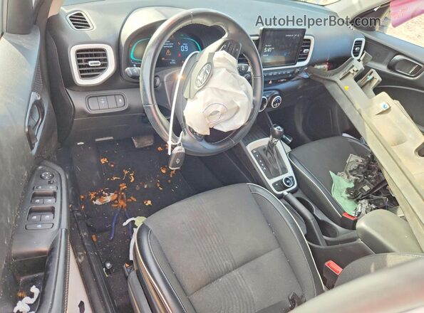 KMHRC8A39PU233945 2023 HYUNDAI VENUE White Vista del salpicadero