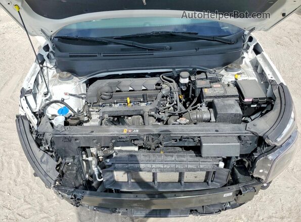 KMHRC8A39RU301681 2024 HYUNDAI VENUE White Սալոնի հետևի տեսք