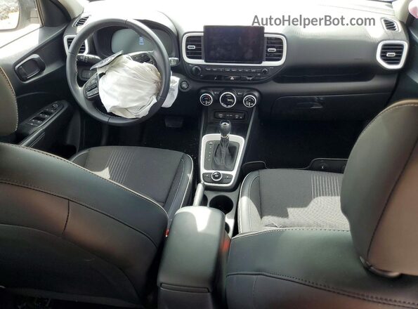 KMHRC8A39RU301681 2024 HYUNDAI VENUE White Առջևի վահանակի տեսք