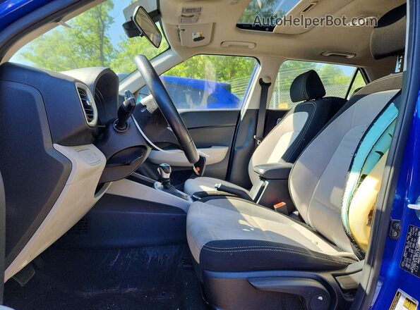 KMHRC8A39SU375611 2025 HYUNDAI VENUE Blue Widok wnętrza z przodu
