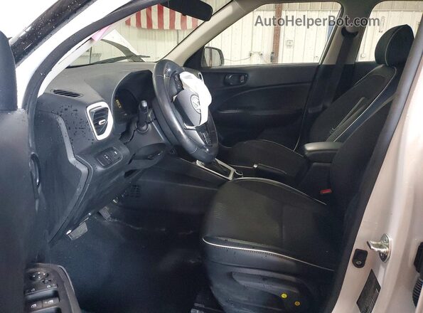 KMHRC8A39SU382512 2025 HYUNDAI VENUE White Սալոնի դիմացի տեսք