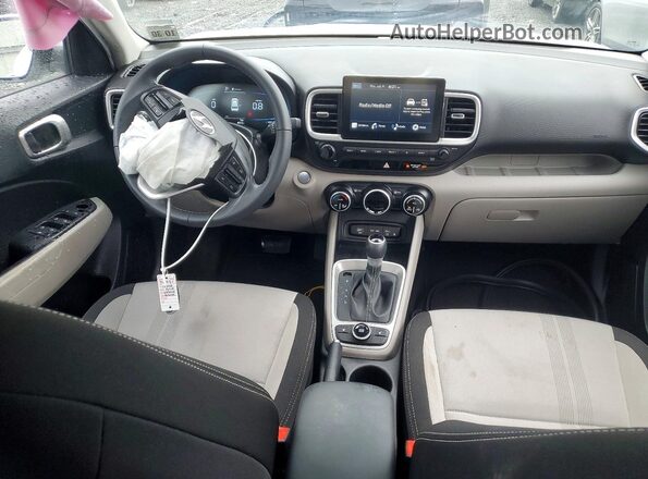 KMHRC8A39TU422900 2026 HYUNDAI VENUE White Vista del salpicadero