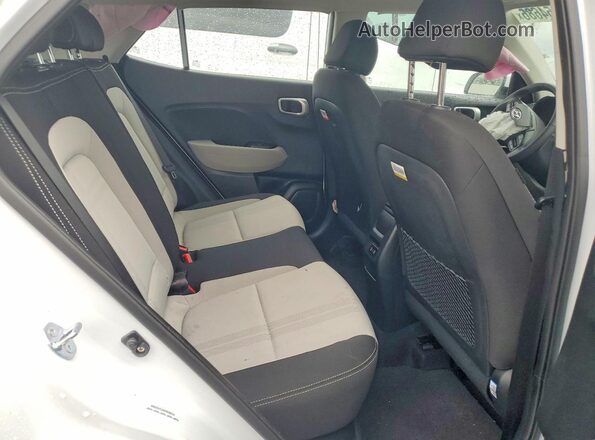 KMHRC8A39TU422900 2026 HYUNDAI VENUE White Vista interior trasera