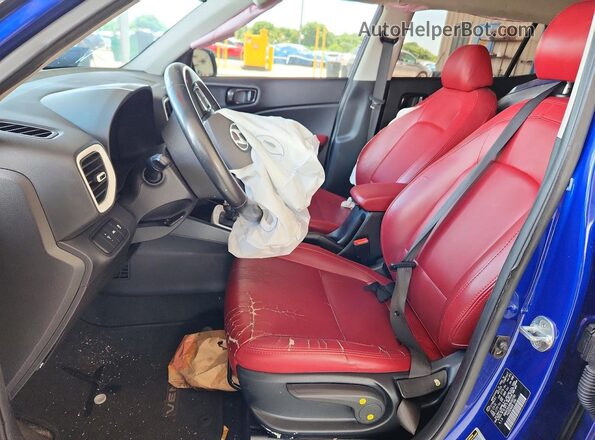 KMHRC8A3XNU203768 2022 HYUNDAI VENUE Blue წინა სალონის ხედი