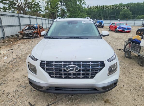 KMHRC8A3XPU209735 2023 HYUNDAI VENUE Белый Вид спереди