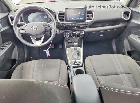 KMHRC8A3XRU306372 2024 HYUNDAI VENUE Silver Vista del salpicadero