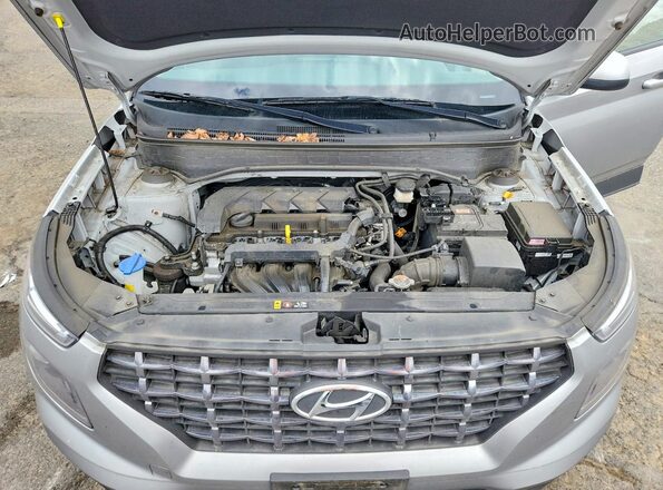 KMHRC8A3XRU306372 2024 HYUNDAI VENUE Silver Vista interior trasera