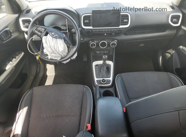 KMHRC8A3XRU315055 2024 HYUNDAI VENUE Gray Vista del salpicadero