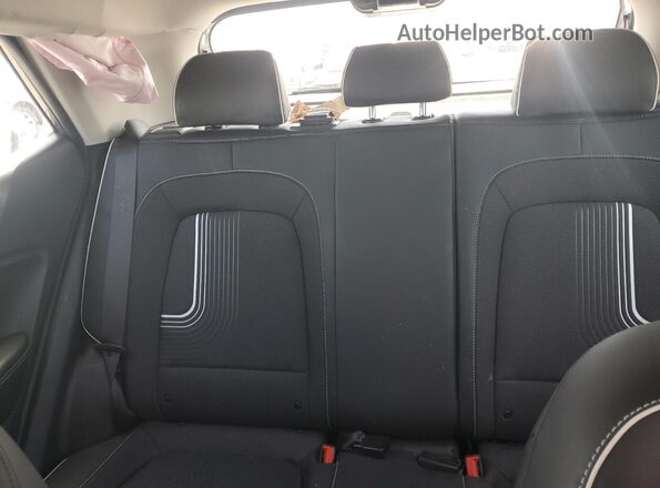 KMHRC8A3XRU315055 2024 HYUNDAI VENUE Gray Vista de los asientos traseros