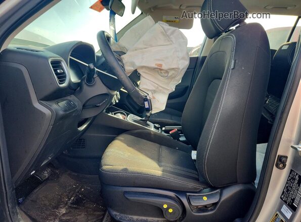 KMHRC8A3XRU327481 2024 HYUNDAI VENUE Silver Սալոնի դիմացի տեսք
