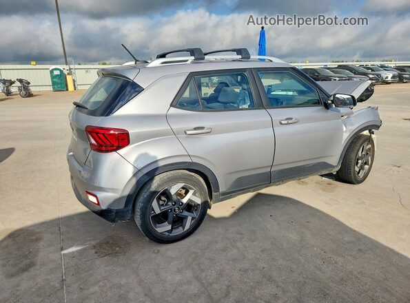 KMHRC8A3XRU327481 2024 HYUNDAI VENUE Silver Հետևի աջ