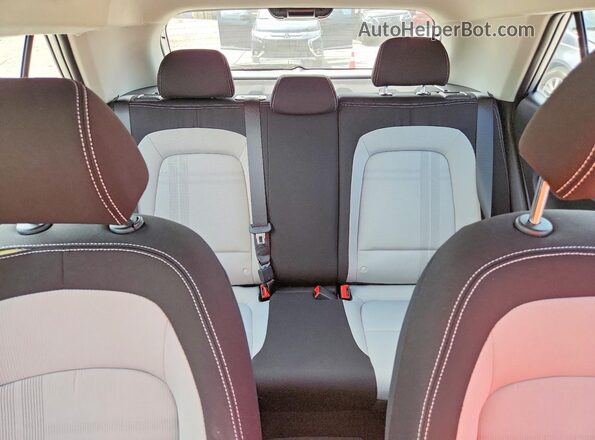 KMHRC8A3XTU456764 2026 HYUNDAI VENUE Silver Rear seats view