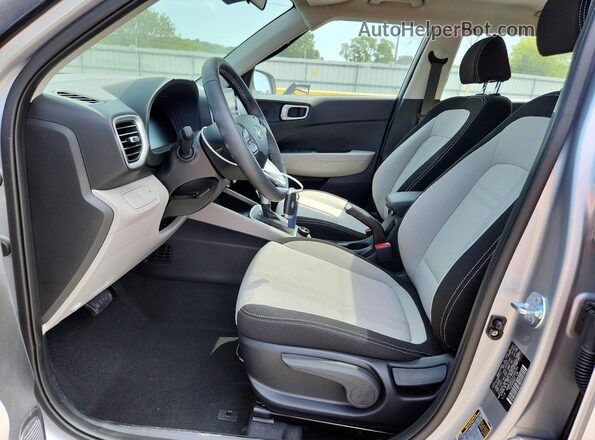 KMHRC8A3XTU456764 2026 HYUNDAI VENUE Silver Front interior view