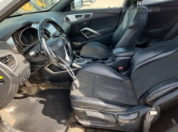 KMHTC6AD1GU261466 2016 HYUNDAI VELOSTER White Вид салону спереду