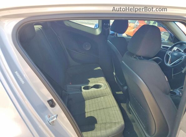 KMHTC6AD2HU315262 2017 HYUNDAI VELOSTER Серебряный Вид задних сидений