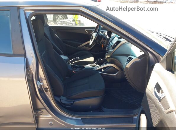 KMHTC6AD8HU305948 2017 HYUNDAI VELOSTER Gray Front interior view