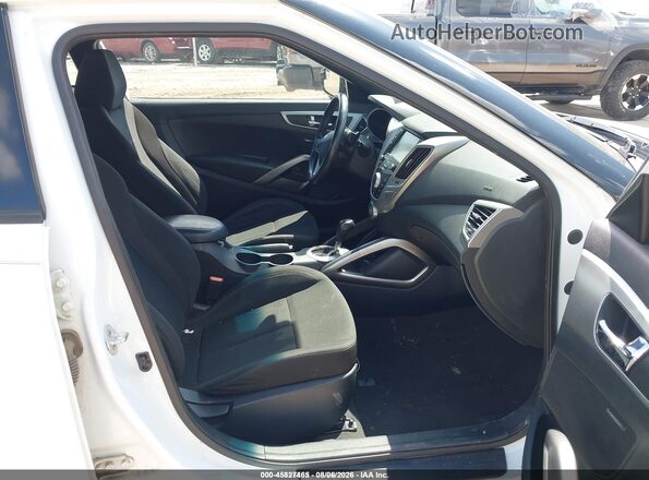KMHTC6ADXHU312366 2017 HYUNDAI VELOSTER White წინა სალონის ხედი