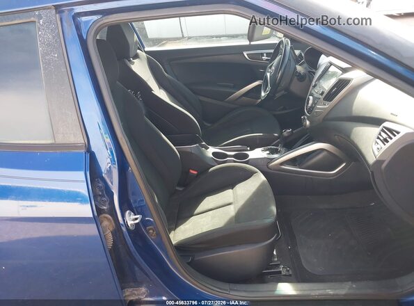 KMHTC6ADXHU318815 2017 HYUNDAI VELOSTER Blue Вид салону спереду