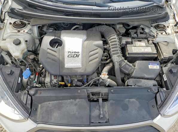 KMHTC6AE2GU283808 2016 HYUNDAI VELOSTER White უკანა სალონის ხედი
