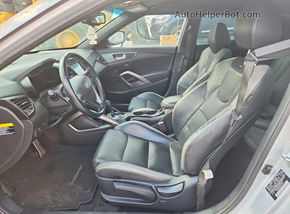 KMHTC6AE7GU275512 2016 HYUNDAI VELOSTER Silver Вид салону спереду