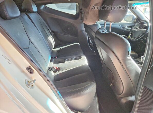 KMHTC6AE8HU310320 2017 HYUNDAI VELOSTER White Հետևի նստատեղերի տեսք