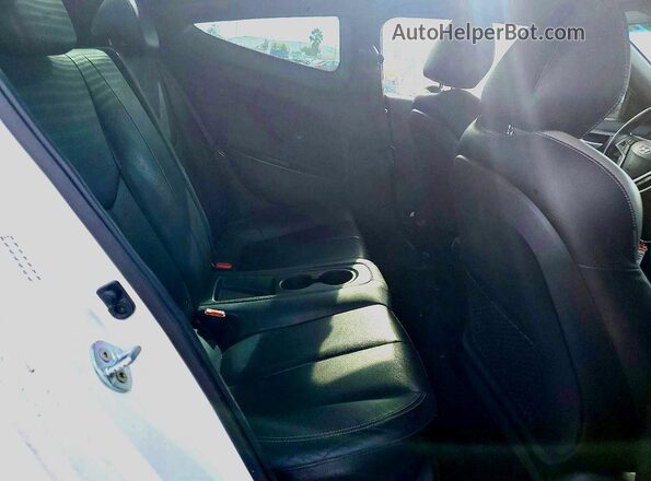 KMHTC6AEXGU304100 2016 HYUNDAI VELOSTER White Vista de los asientos traseros