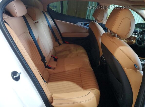 KMTG34TAXNU093239 2022 GENESIS G70 White Widok tylnych siedzeń