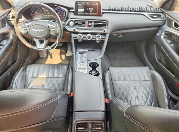 KMTG44LA4KU011904 2019 GENESIS G70 Красный Вид панели приборов
