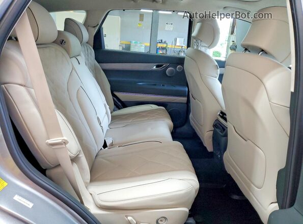 KMUHEESC9SU254386 2025 GENESIS GV80 Gray Rear interior view