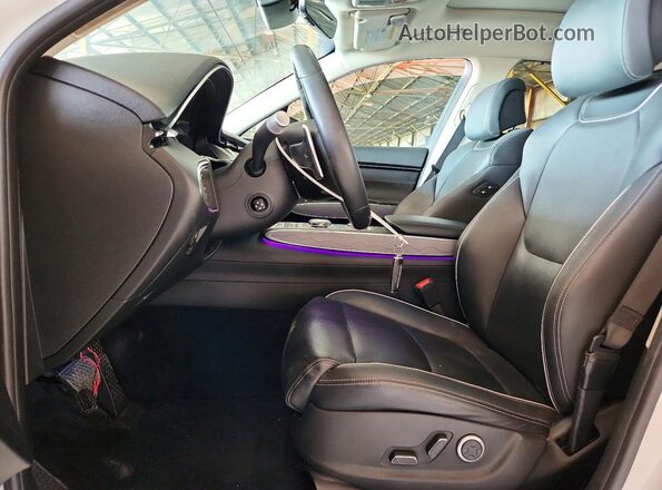 KMUMADTB4NU072643 2022 GENESIS GV70 White Front interior view