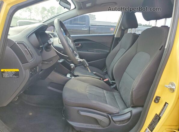 KNADM4A30G6685935 2016 KIA RIO Yellow Вид салону спереду