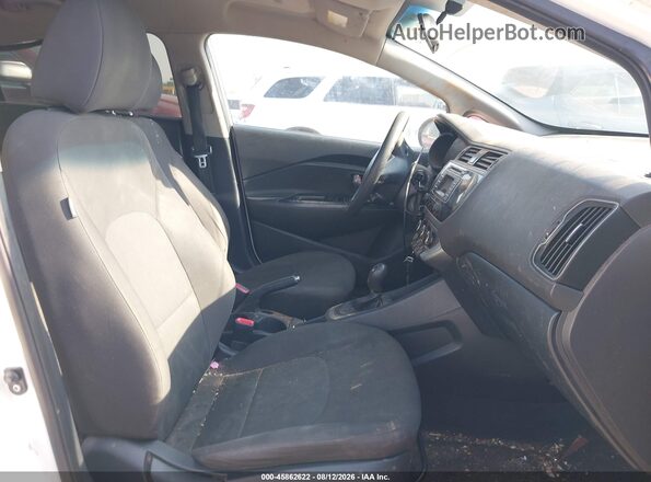 KNADM4A31G6565612 2016 KIA RIO White Widok wnętrza z przodu