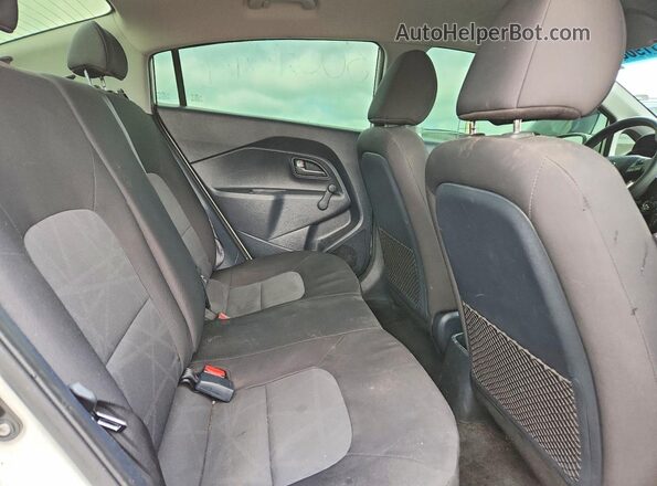 KNADM4A31G6639059 2016 KIA RIO White Widok tylnych siedzeń