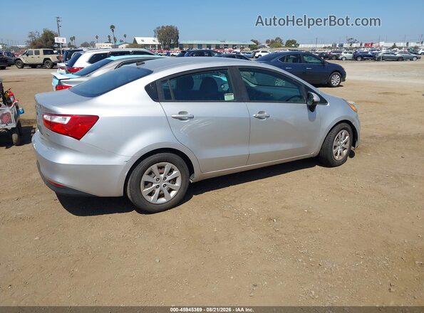 KNADM4A32H6025915 2017 KIA RIO Silver Задня права чверть