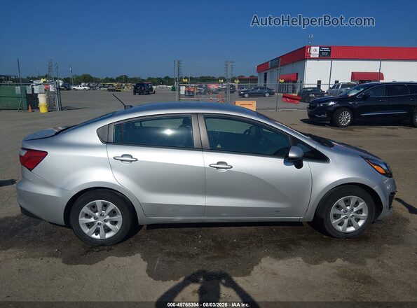 KNADM4A32H6071065 2017 KIA RIO Silver Вид задньої частини салону