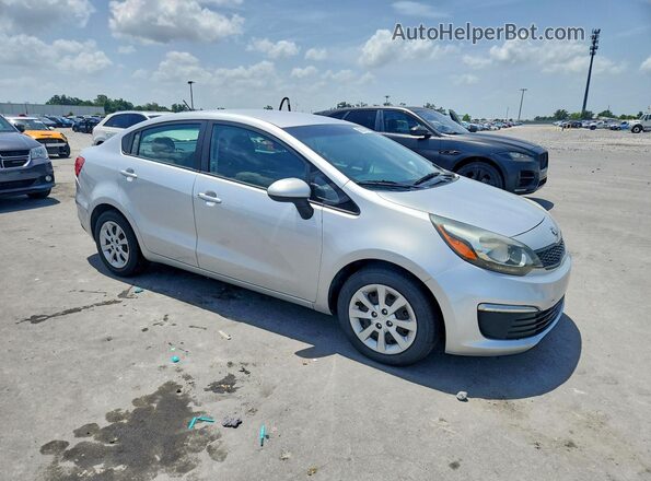 KNADM4A32H6074743 2017 KIA RIO Серый Передняя правая четверть