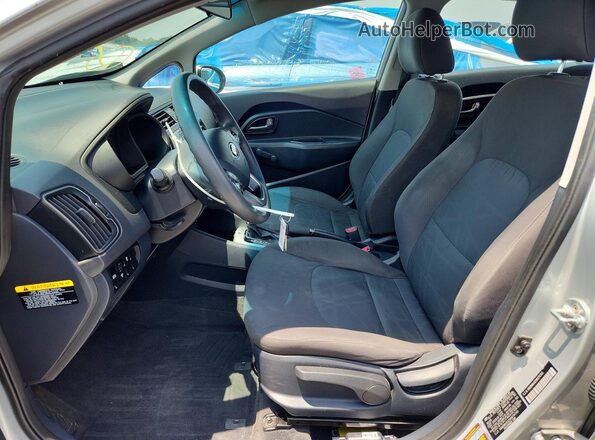 KNADM4A32H6074743 2017 KIA RIO Серый Вид салона спереди