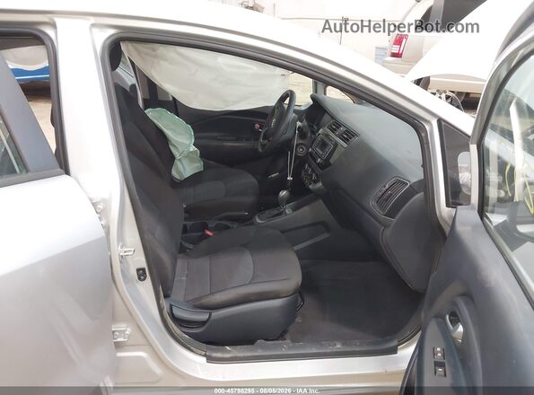 KNADM4A33H6118409 2017 KIA RIO Silver Вид салону спереду
