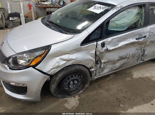 KNADM4A33H6118409 2017 KIA RIO Silver Вид спереду
