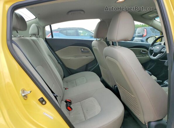 KNADM4A34G6607609 2016 KIA RIO Yellow Widok tylnych siedzeń