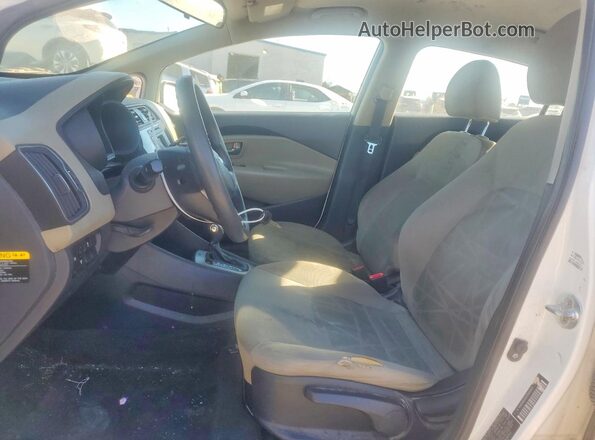 KNADM4A34G6668362 2016 KIA RIO White Front interior view