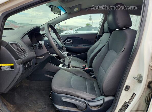 KNADM4A35G6548702 2016 KIA RIO White Вид салону спереду