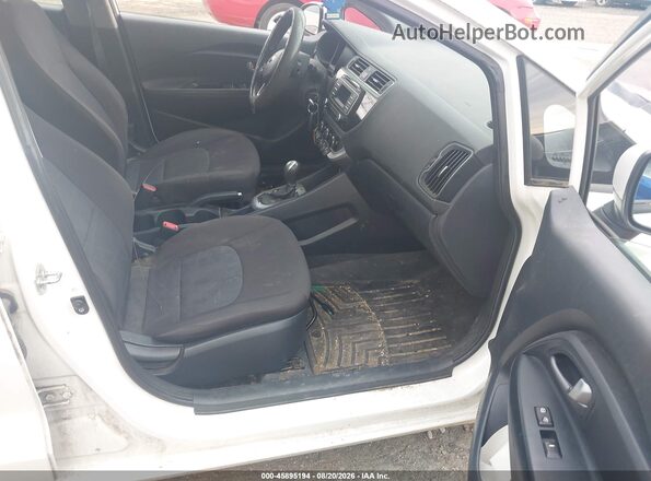 KNADM4A35G6576337 2016 KIA RIO White Vista interior delantera