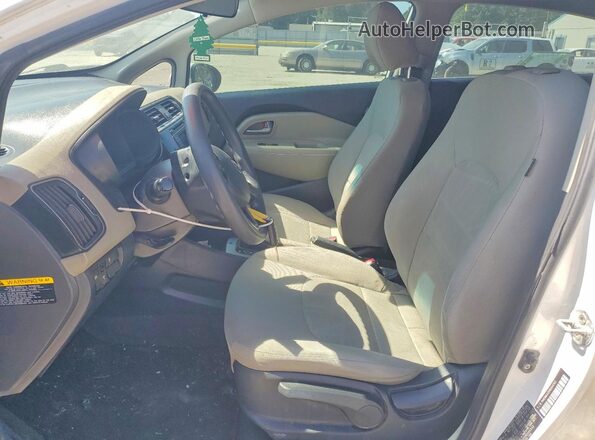 KNADM4A35H6044345 2017 KIA RIO White Front interior view