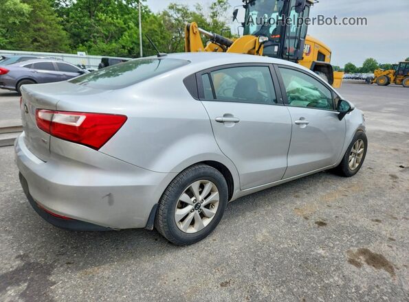 KNADM4A35H6062389 2017 KIA RIO Silver Tył prawy