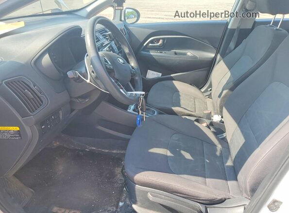 KNADM4A35H6114183 2017 KIA RIO White Սալոնի դիմացի տեսք